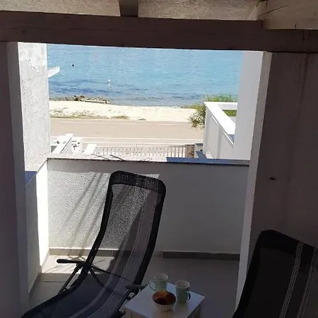 Mara Apartment Vir